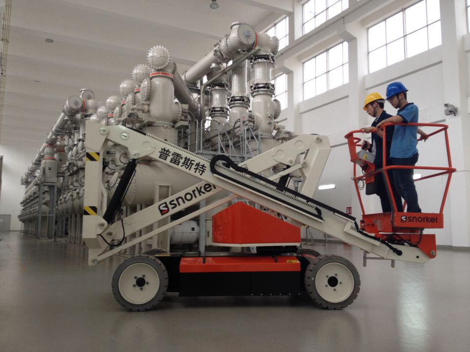 曲臂式高空車 曲臂式高空車